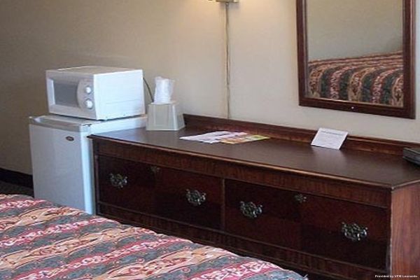 MOHICAN LITTLE BROWN INN-LOUDONVILLE (Loudonville)